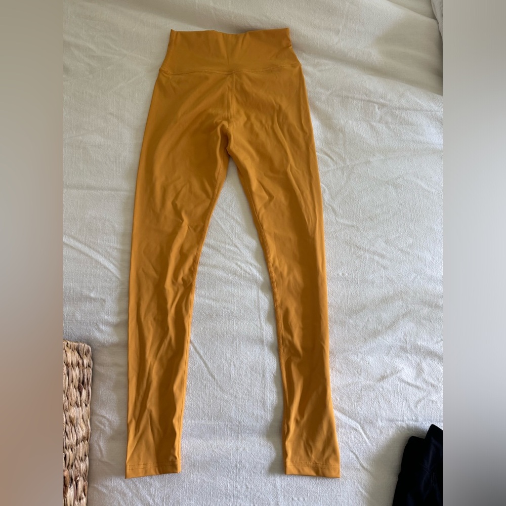 NWOT DAILY DRILLS GO! Honeygold Leggings